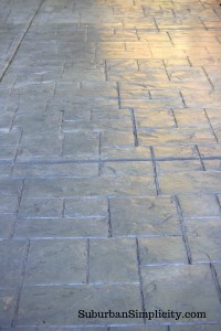 concrete-patio-with-sealer