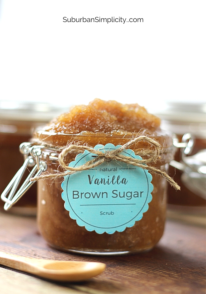 This Vanilla Brown Sugar Scrub recipe smells good enough to eat plus it's super easy to make! A simply perfect homemade DIY!