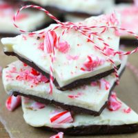 This Peppermint Bark is one of the quickest and most delicious holiday candy ideas! Chocolate and peppermint are the perfect treat combination. | Christmas Candy | Homemade gift Idea