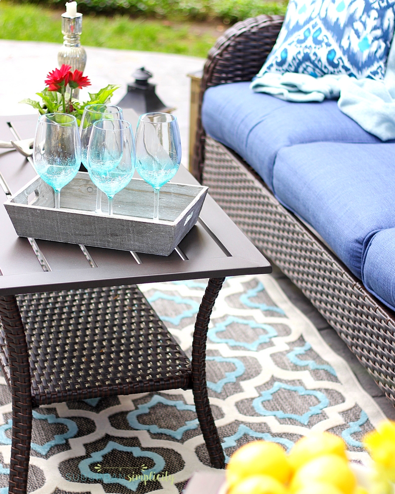 You can totally do a Backyard Patio Makeover in One Afternoon! Update and refresh for a new outdoor living space.