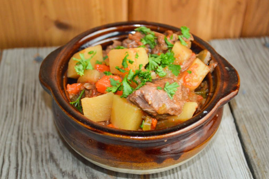 Enjoy these hearty family friendly crockpot soup and stew recipes this season.  They're easy to make dinner ideas that feed a crowd.