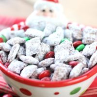 Reindeer Chow Muddy Buddies are the perfect holiday treat! This easy Christmas Chex Puppy Chow is a must make for your holiday gatherings! #puppychow #christmasrecipe
