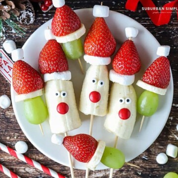 Easy and healthy Christmas fruit idea! Christmas Kabobs! These simple fruit Santas and strawberry Santa hats with grapes make a festive addition to any party, holiday celebration, gathering, or fun playdate!