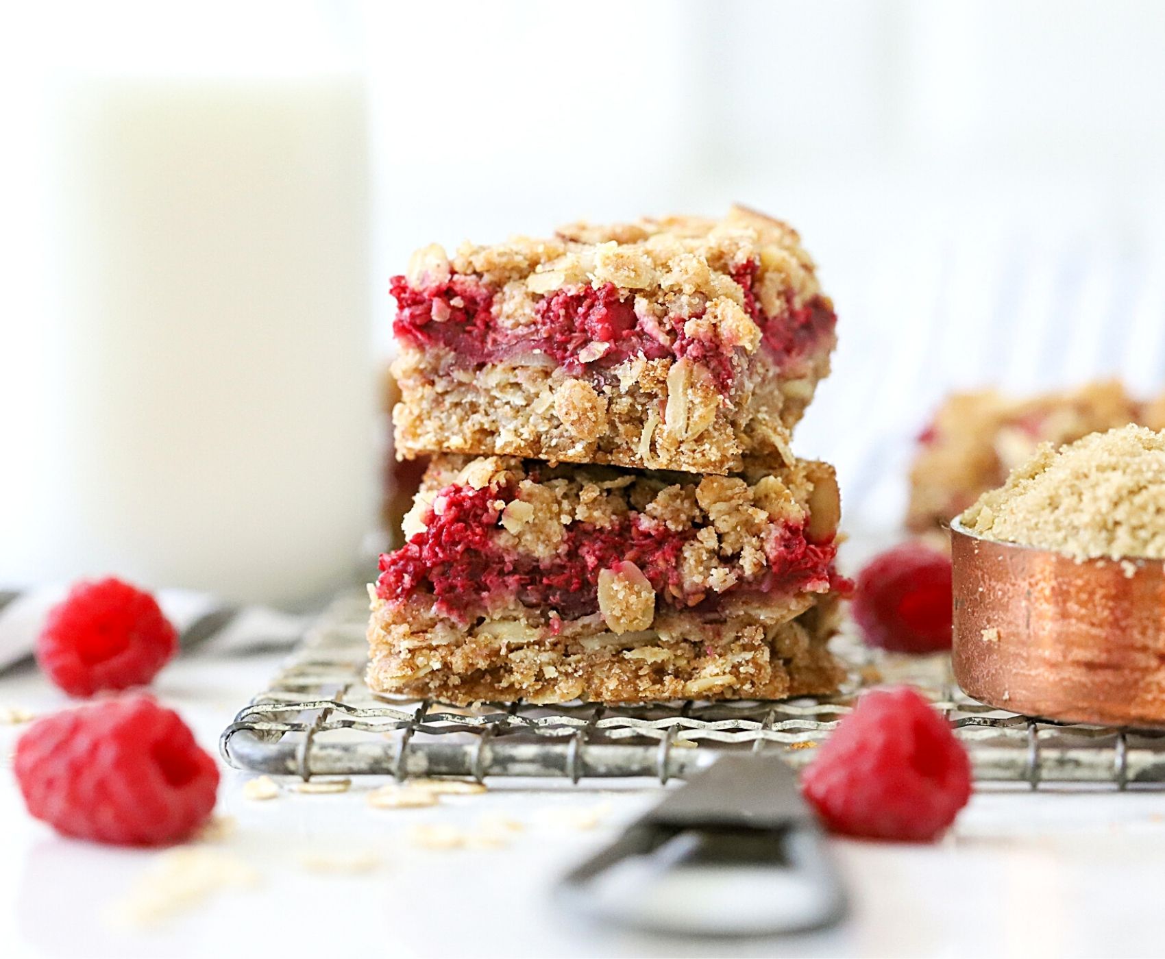 Easy Raspberry Oatmeal Bars Recipe - Suburban Simplicity