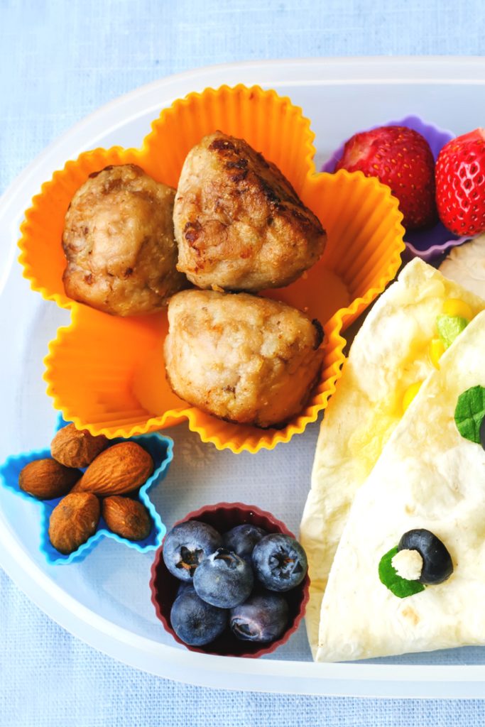 Looking for School Lunch Ideas for Kids? Check out these fun and SUPER creative school lunch ideas that'll make your life easier!