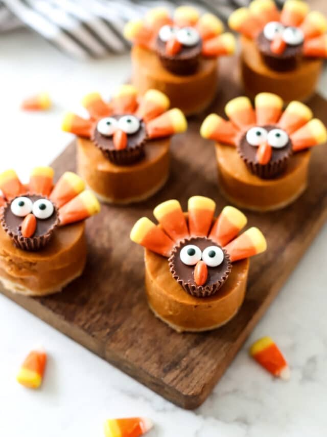 Pumpkin Pie Turkeys (fun Thanksgiving dessert)