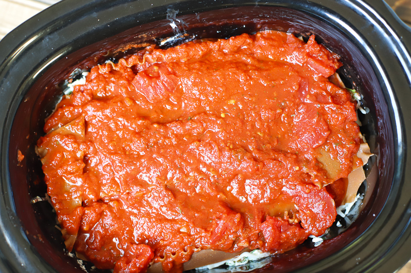 sauce layer of lasagna in slow cooker
