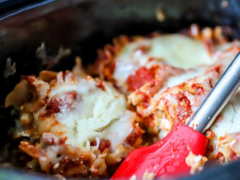 cheesy slow cooker lasagna