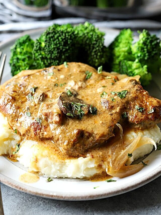 Easy Crock Pot Pork Chops That Are Tender and Juicy