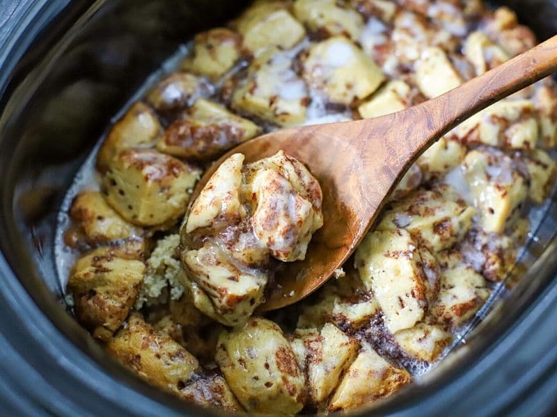 Cooked crock pot cinnamon roll casserole
