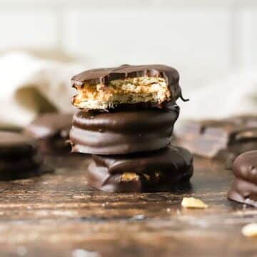 Chocolate Covered Ritz Crackers (Easy Recipe!) - Suburban Simplicity