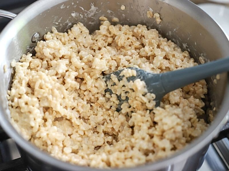 Easy Valentine’s Day Rice Krispie Treats - Suburban Simplicity