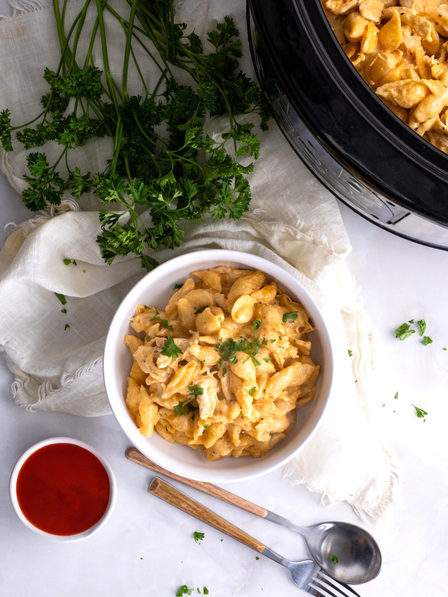 Slow Cooker Buffalo Chicken Mac and Cheese