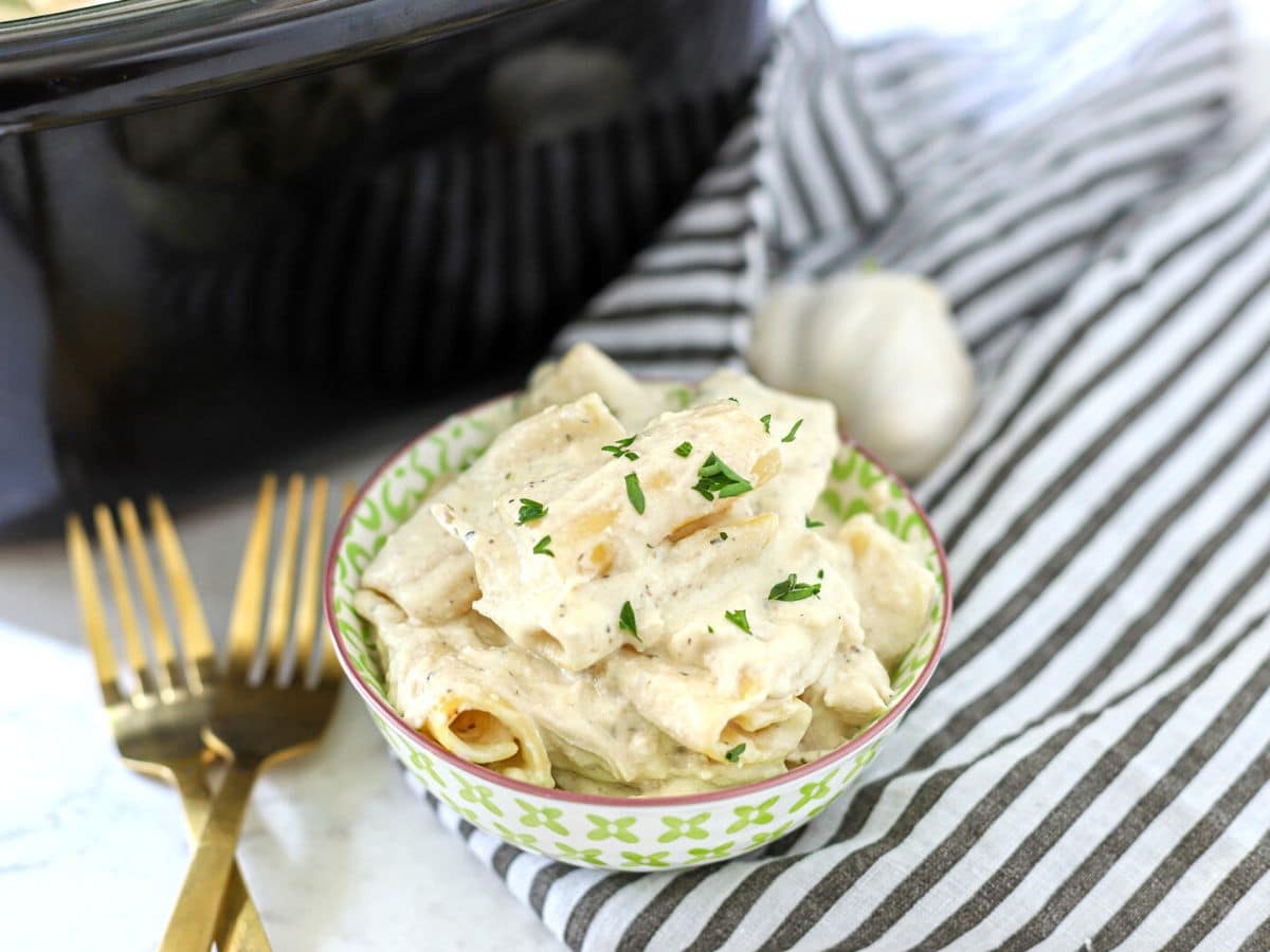 Crock Pot Chicken Alfredo Recipe - Suburban Simplicity