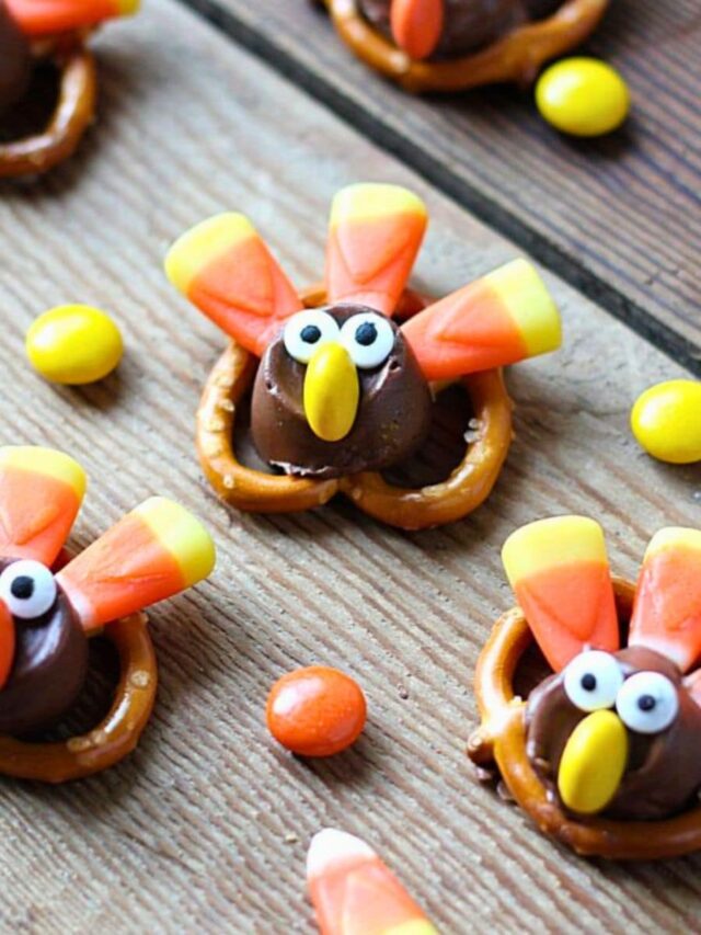 Candy Turkeys with Pretzels (easy recipe)