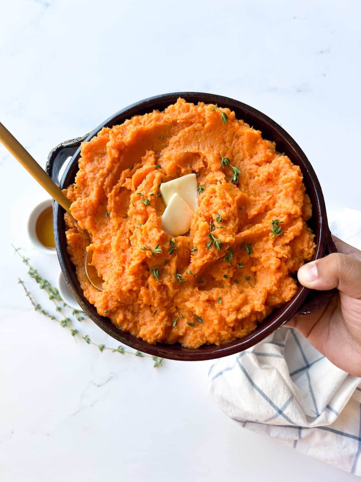 The Best Thanksgiving Mashed Sweet Potatoes (Video) - Suburban Simplicity
