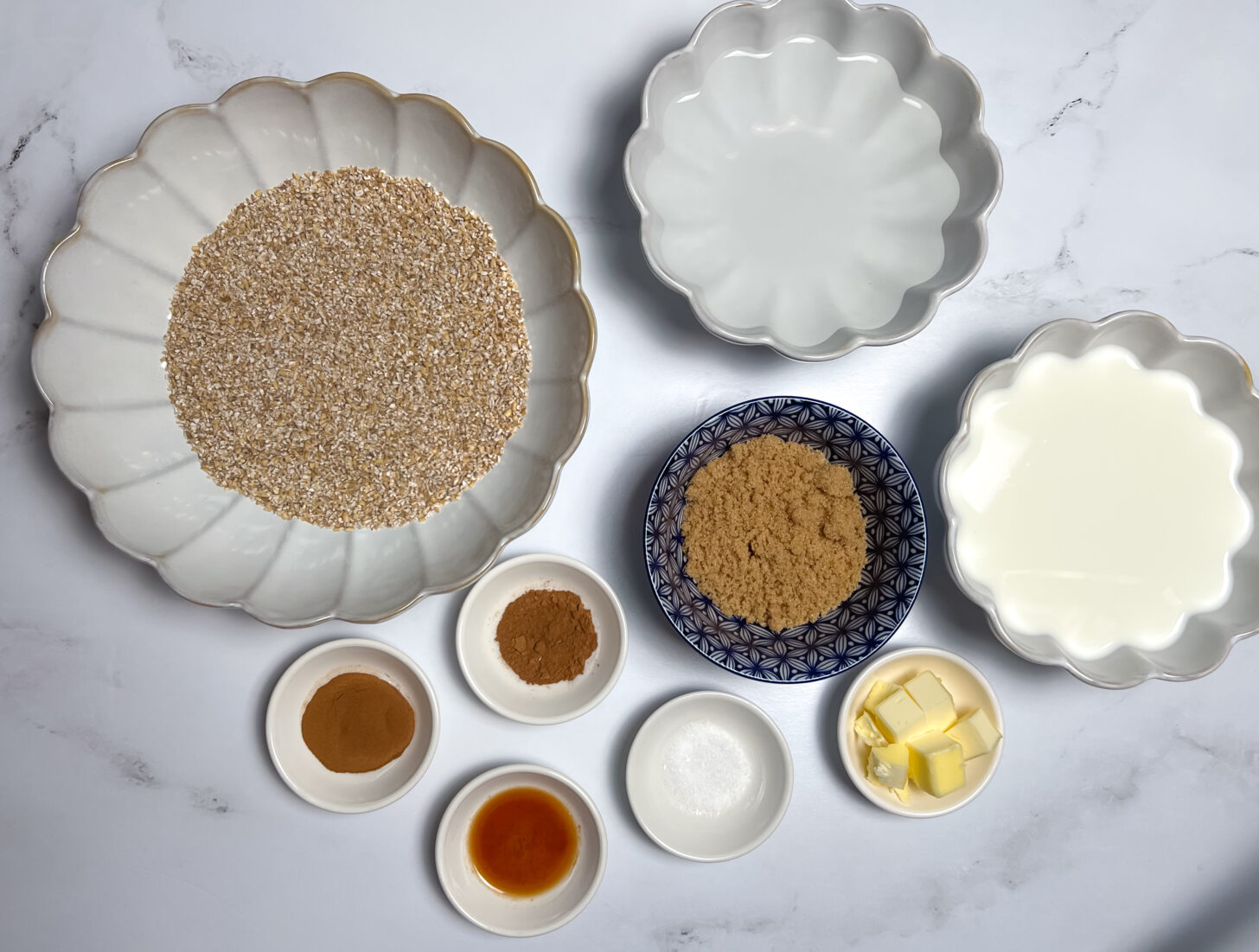 Ingredients for pumpkin spice crock pot oatmeal